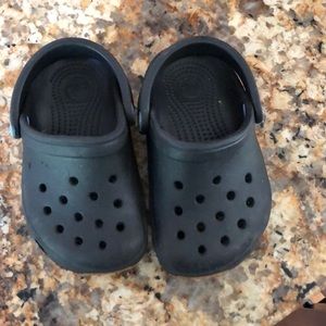 Black toddler crocs